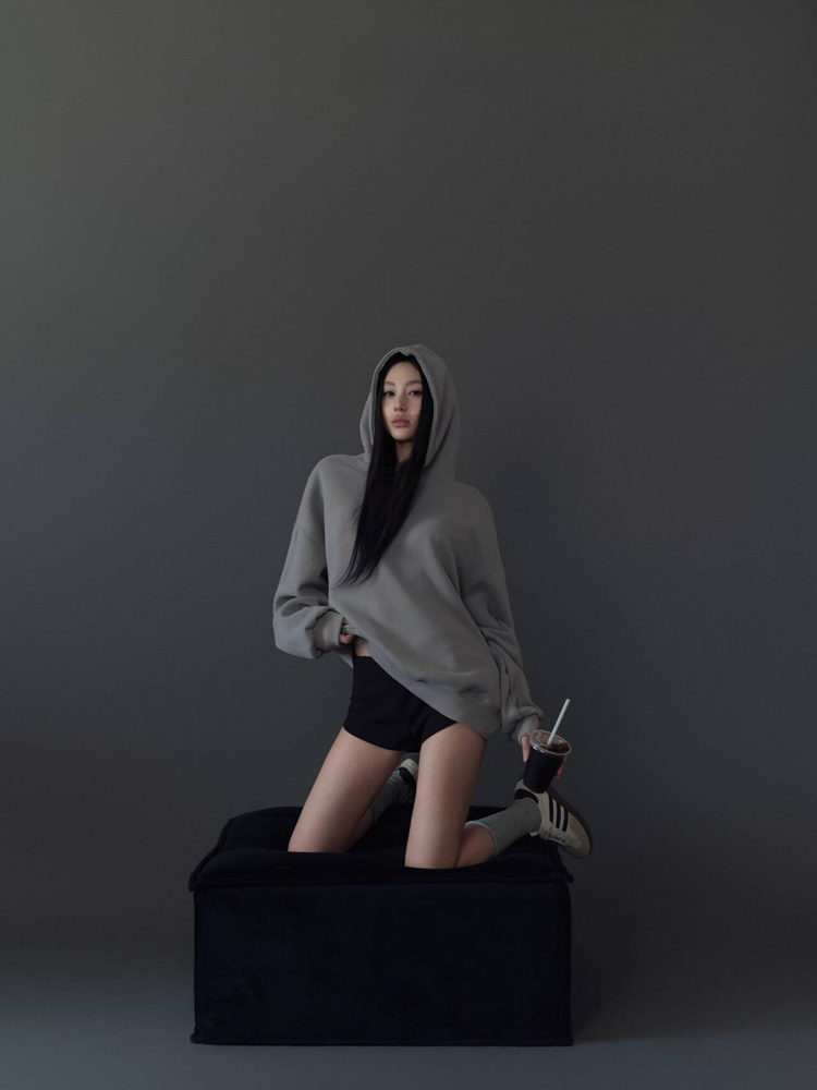 Gray Mood Portrait Theme Photo - Ethnic Fashion Photography recensie en prijs