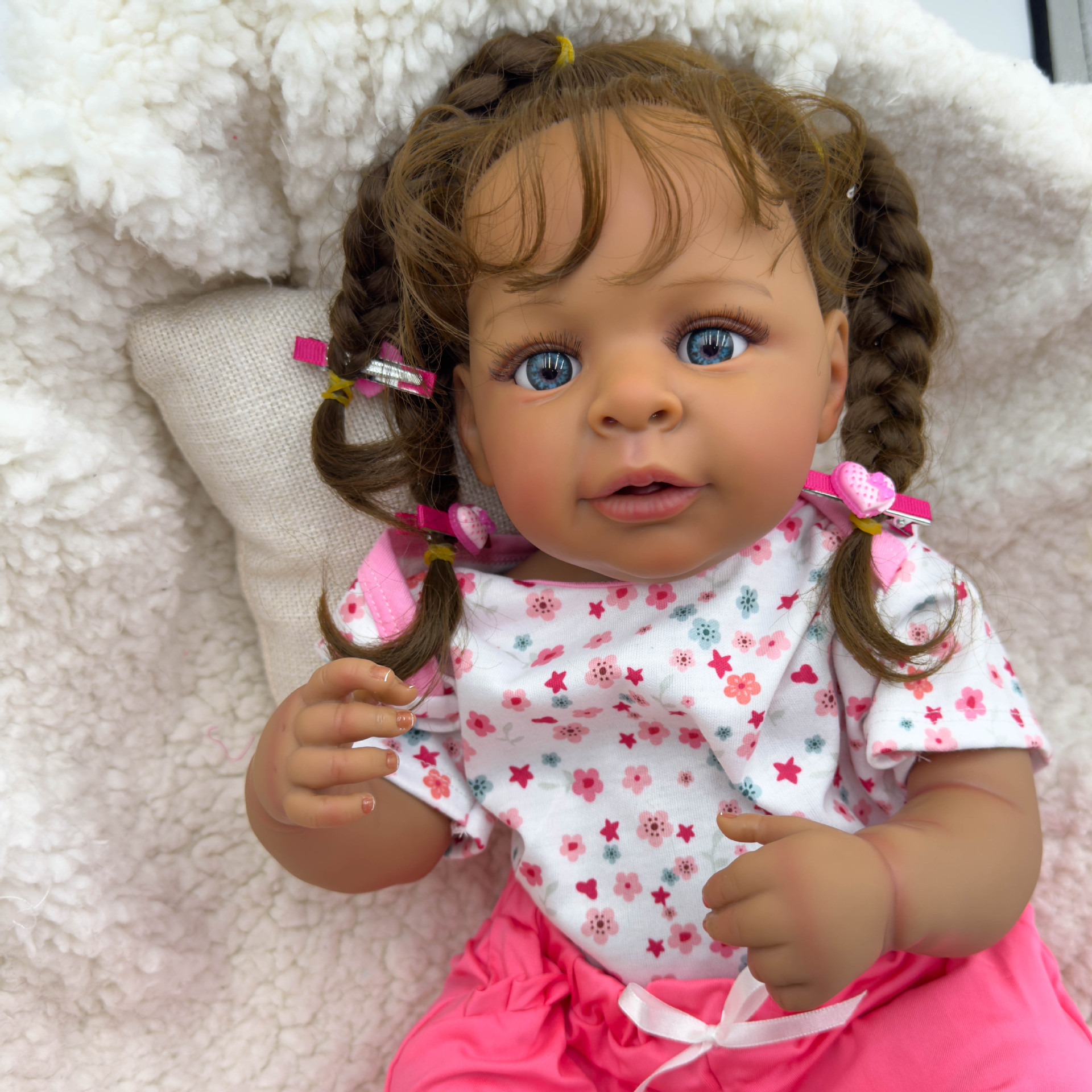 Dark Skin Jaylan bebe Doll Reb - Ethnic Fashion Model recensie en prijs